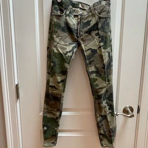 Elizabeth and James camo skinny jeans